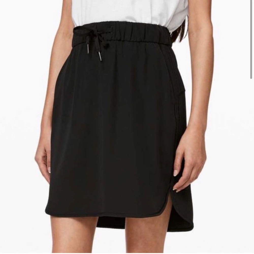 Lululemon Athletica On The Fly Travel Vacation Black Mini Skirt Size 6